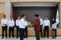 penyerahan cenderamata cpns